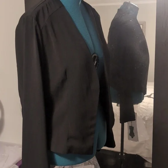 Blazer - Picture 8 of 8